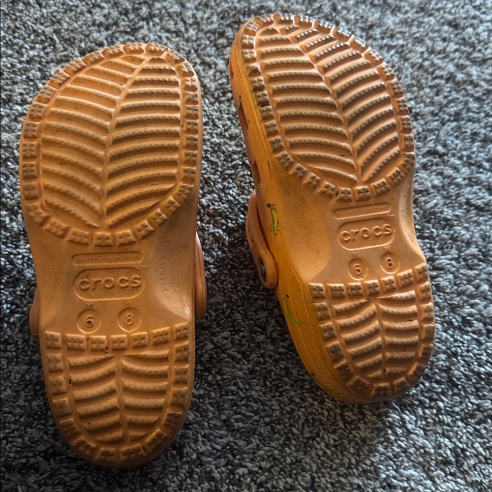 CROCS Beige Clogs with Banana Design - Picture 4 of 4